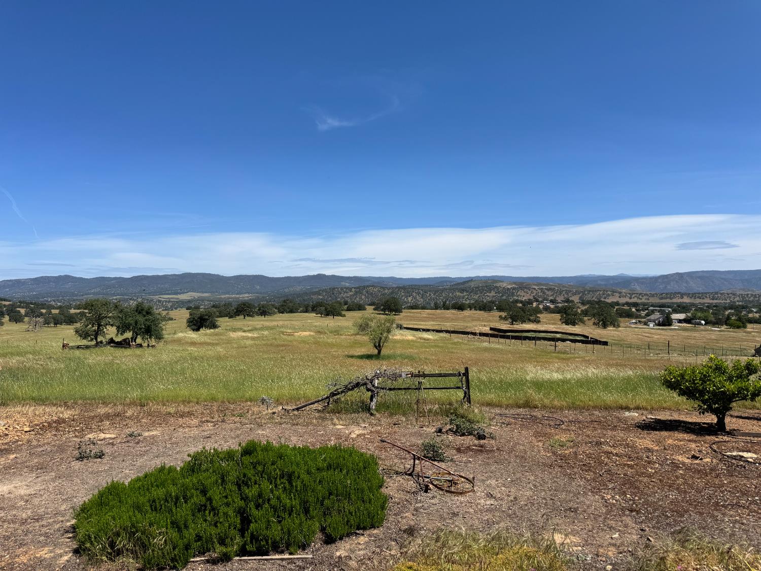 9844 Banderilla Dr, La Grange, CA 95329