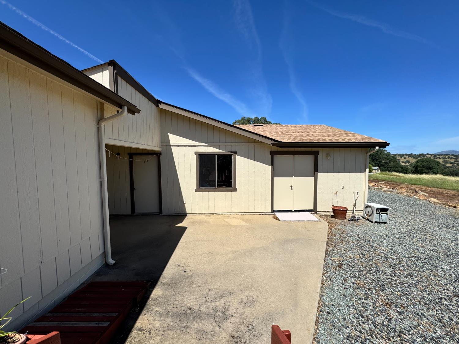 9844 Banderilla Dr, La Grange, CA 95329