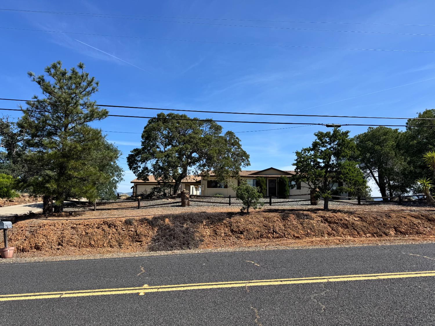 9844 Banderilla Dr, La Grange, CA 95329