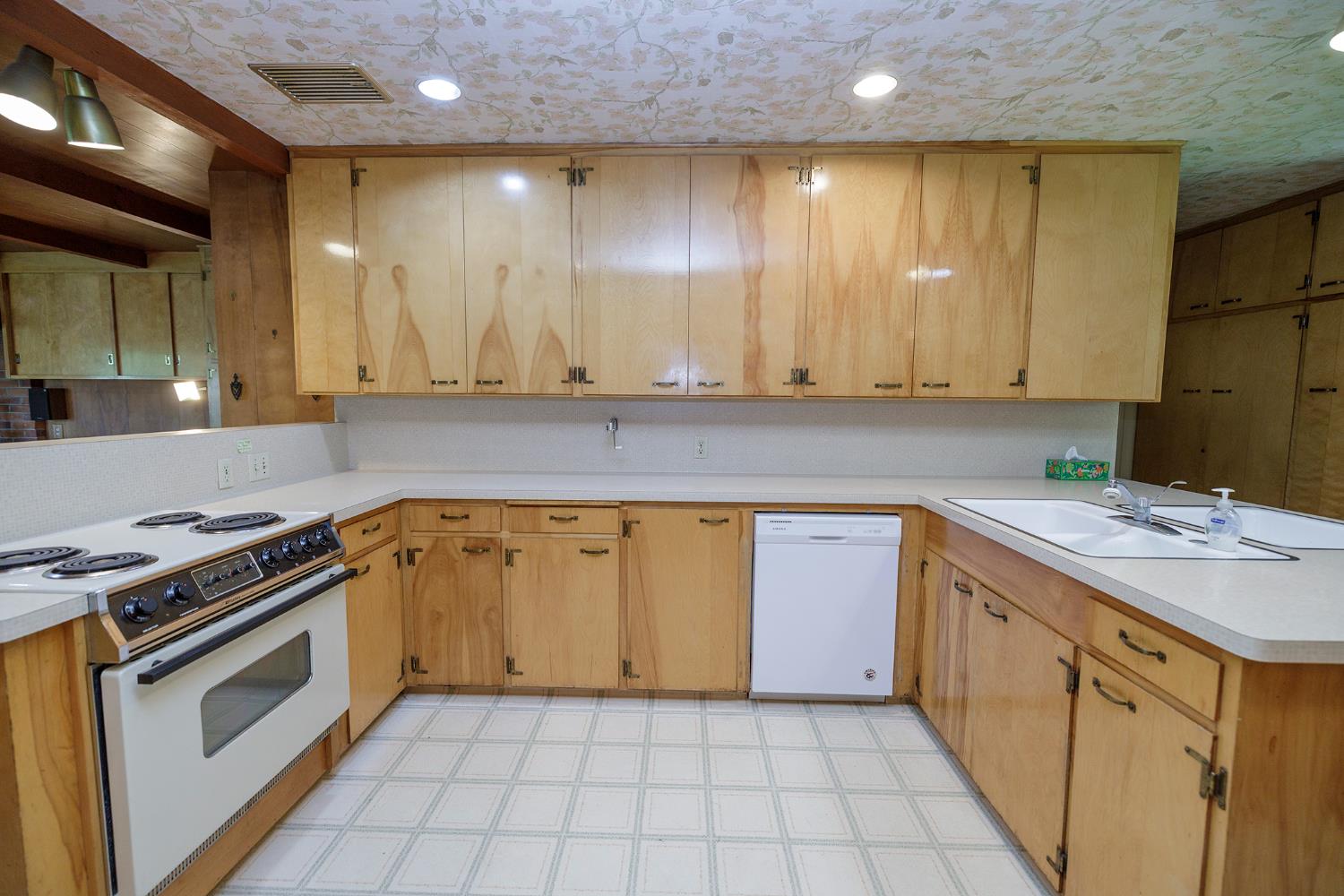 1550 Brayton Ave, Escalon, CA 95320