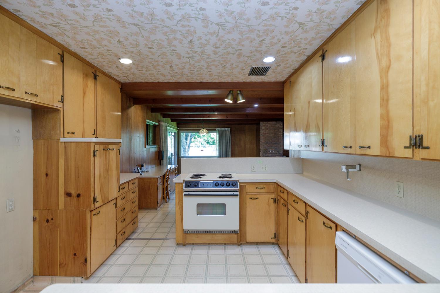1550 Brayton Ave, Escalon, CA 95320