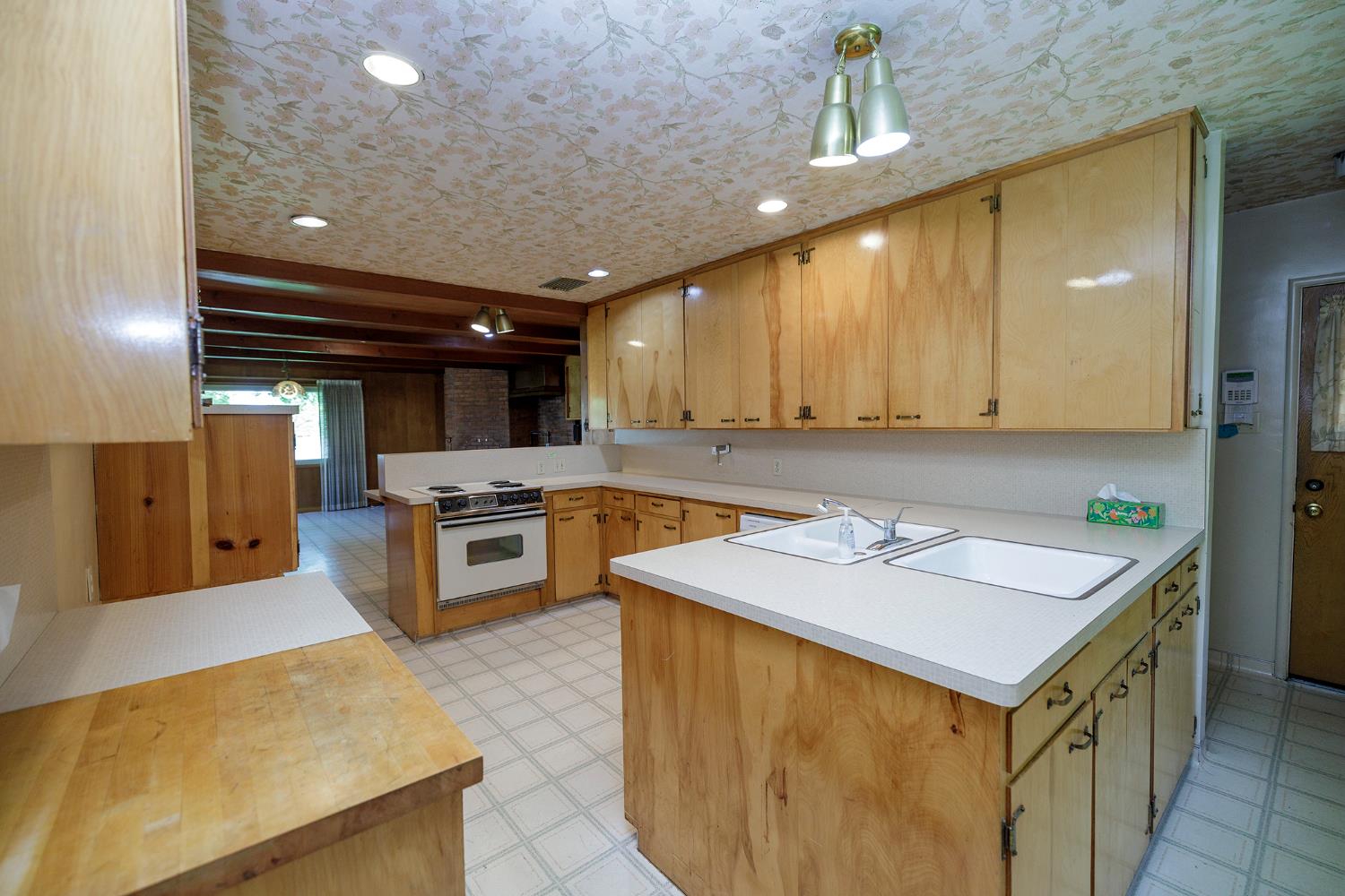 1550 Brayton Ave, Escalon, CA 95320