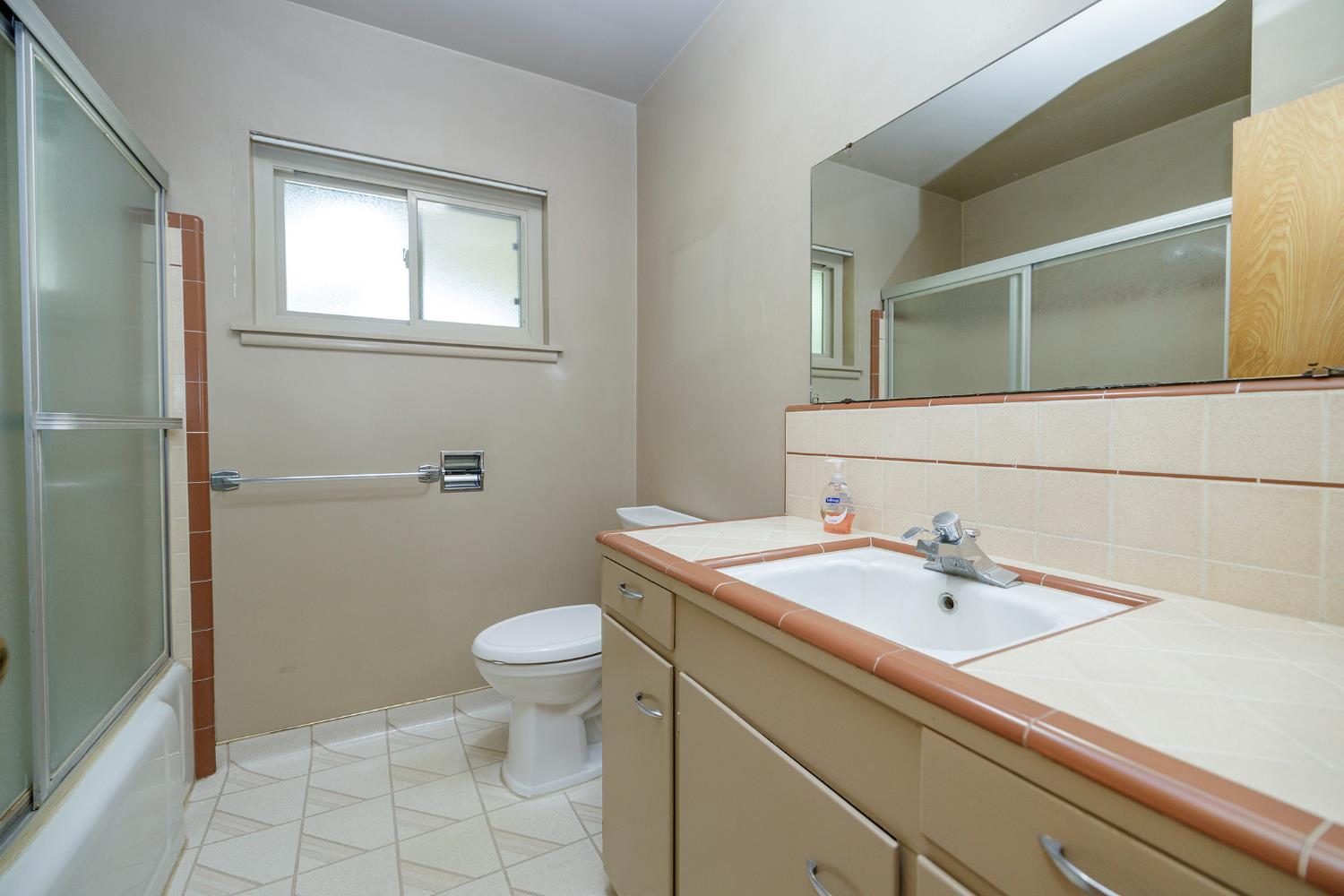 1550 Brayton Ave, Escalon, CA 95320