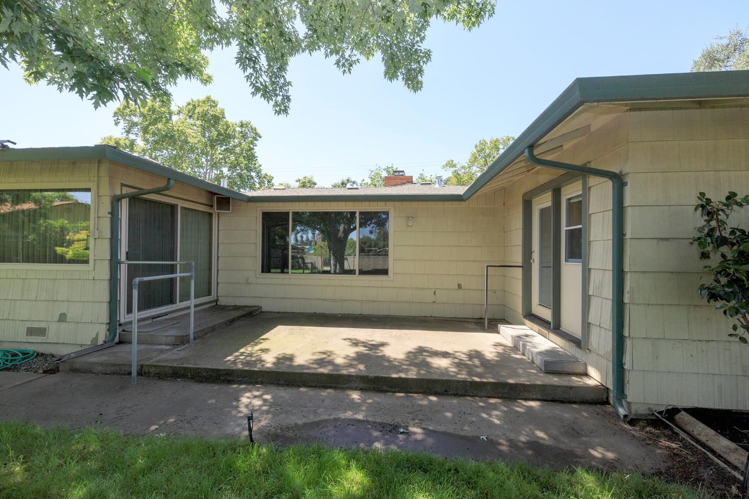 1550 Brayton Ave, Escalon, CA 95320