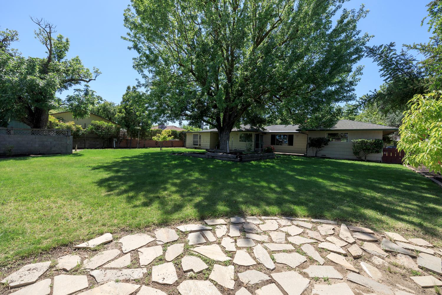 1550 Brayton Ave, Escalon, CA 95320