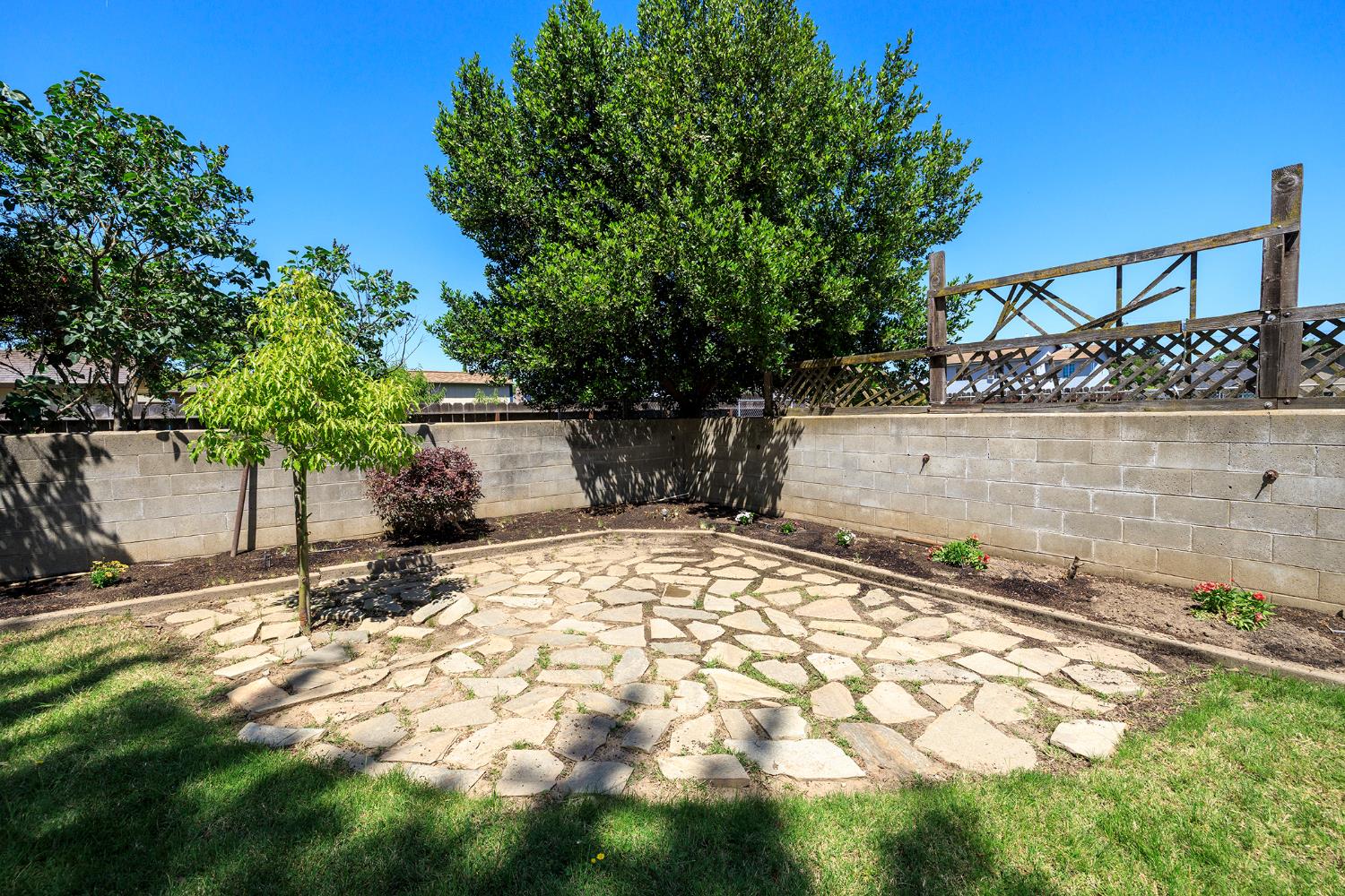 1550 Brayton Ave, Escalon, CA 95320