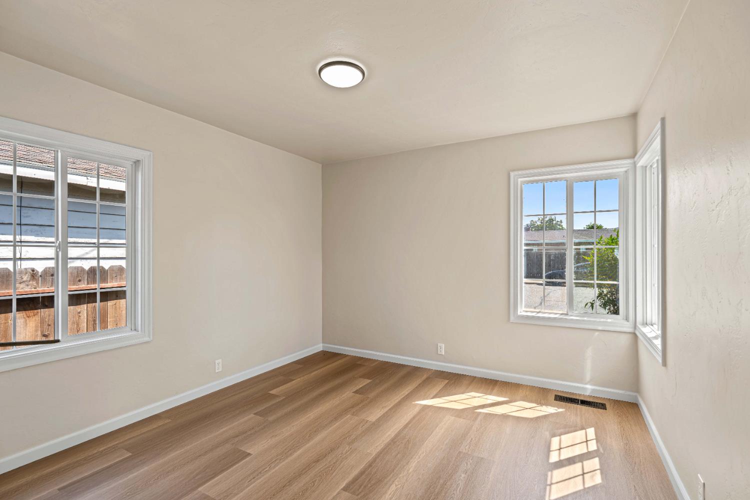 358 Lambuth Ave, Oakdale, CA 95361