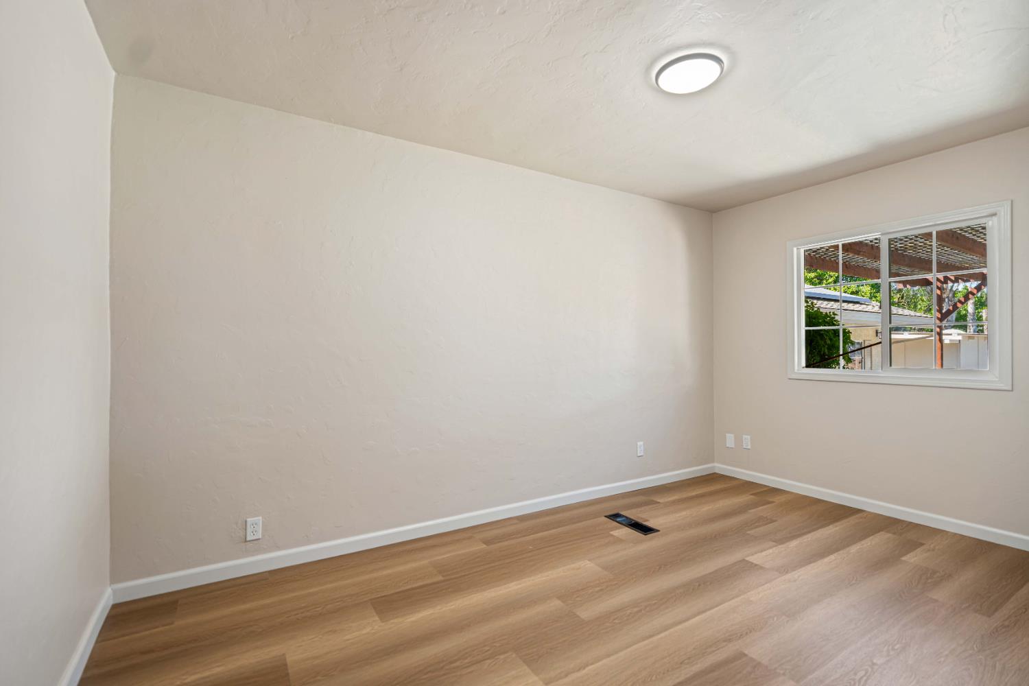 358 Lambuth Ave, Oakdale, CA 95361