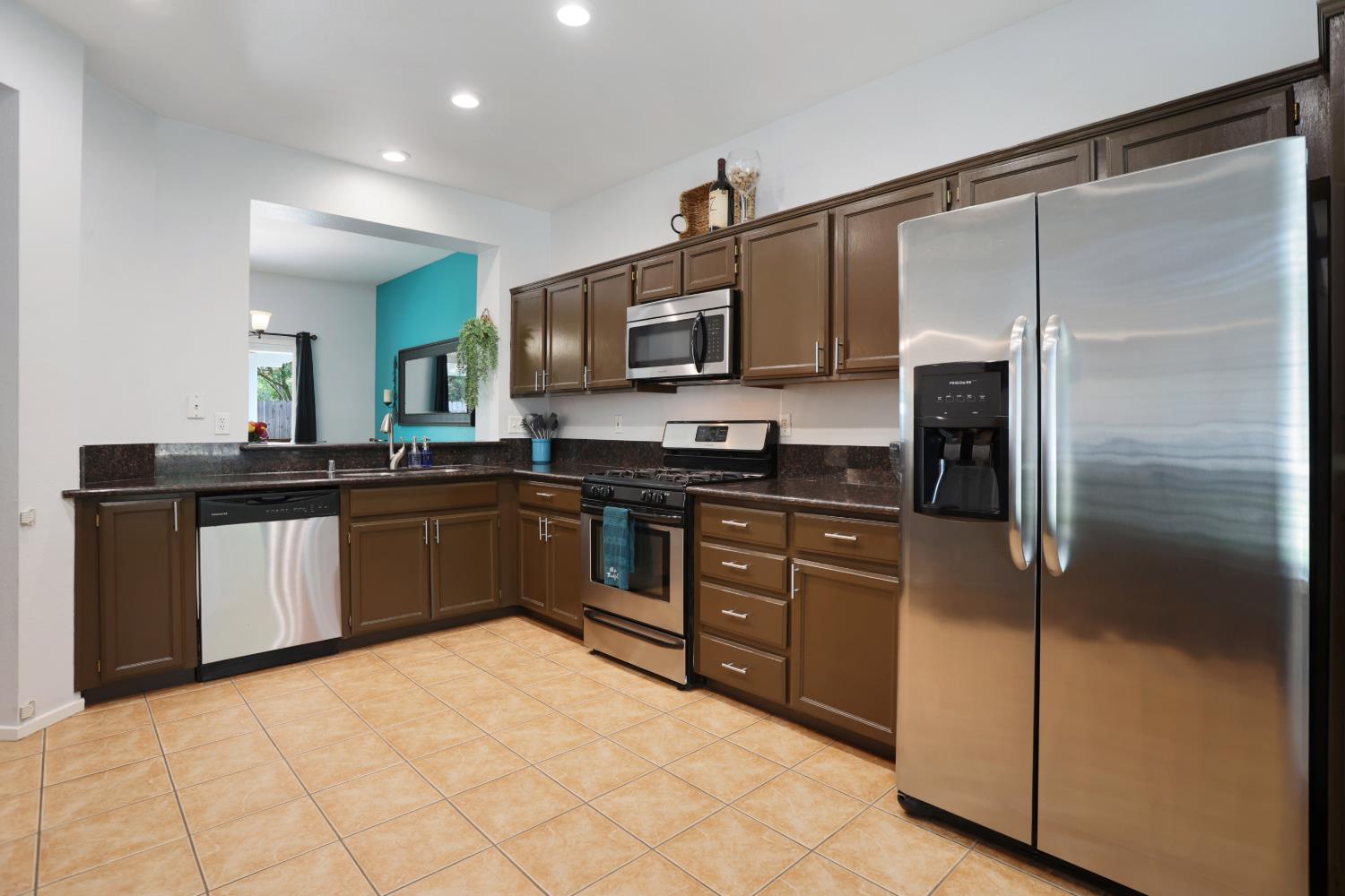 2618 River Cove Dr, Riverbank, CA 95367