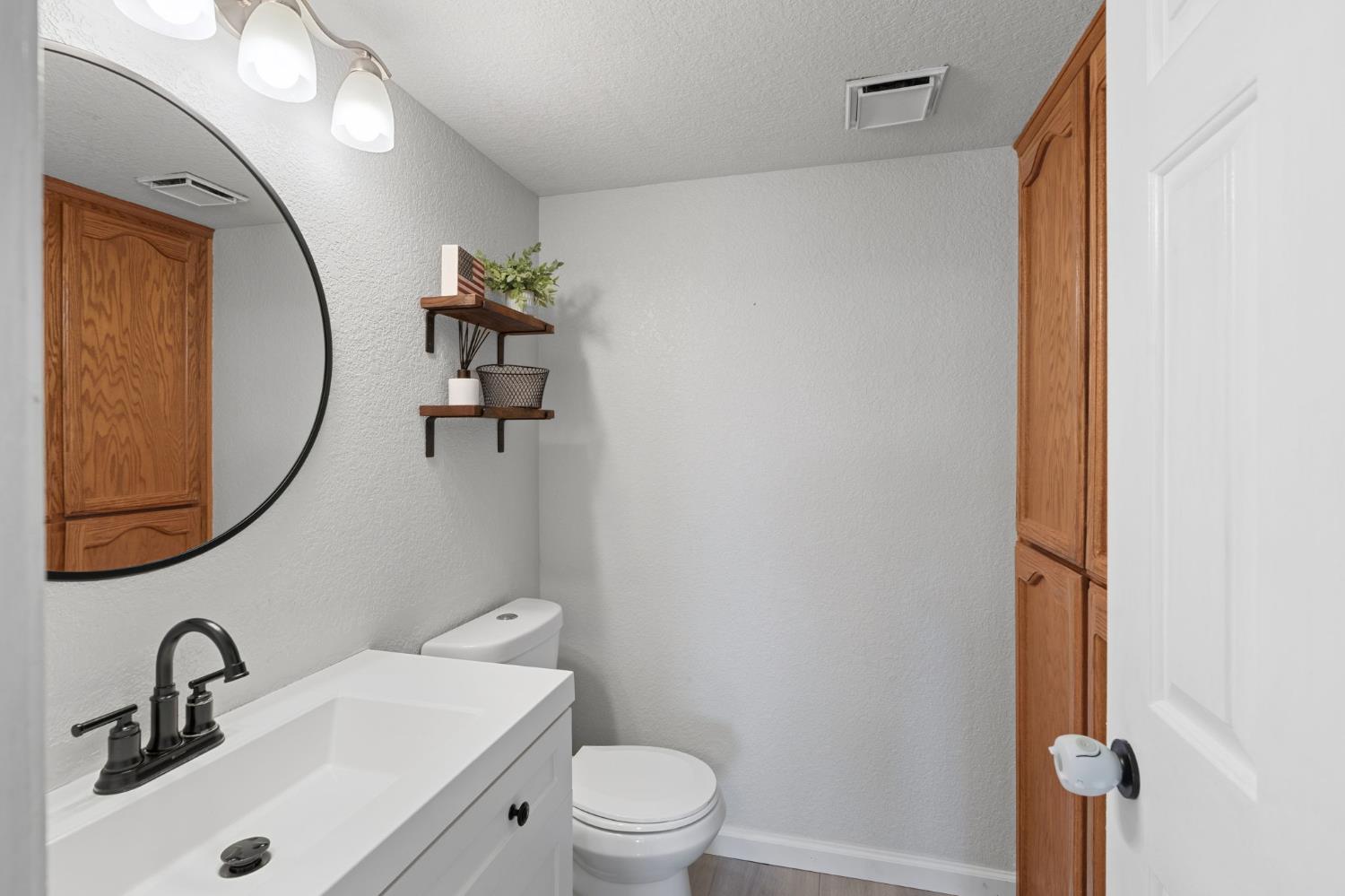 1004 Shasta Ave, Modesto, CA 95358