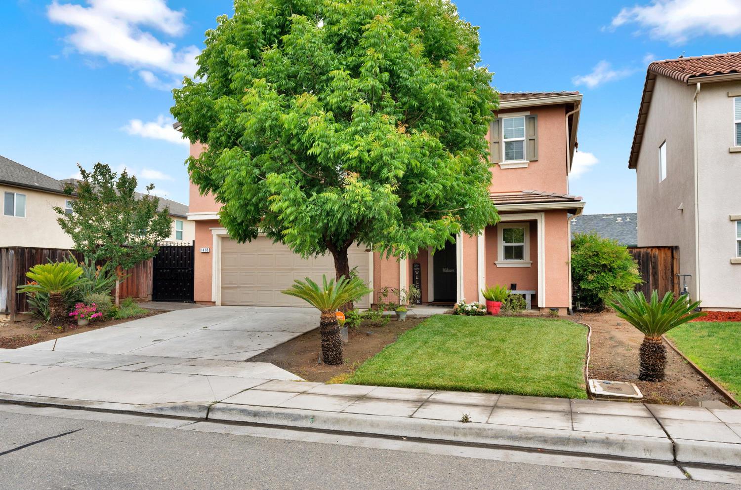 1418 Mandarin St, Madera, CA 93638