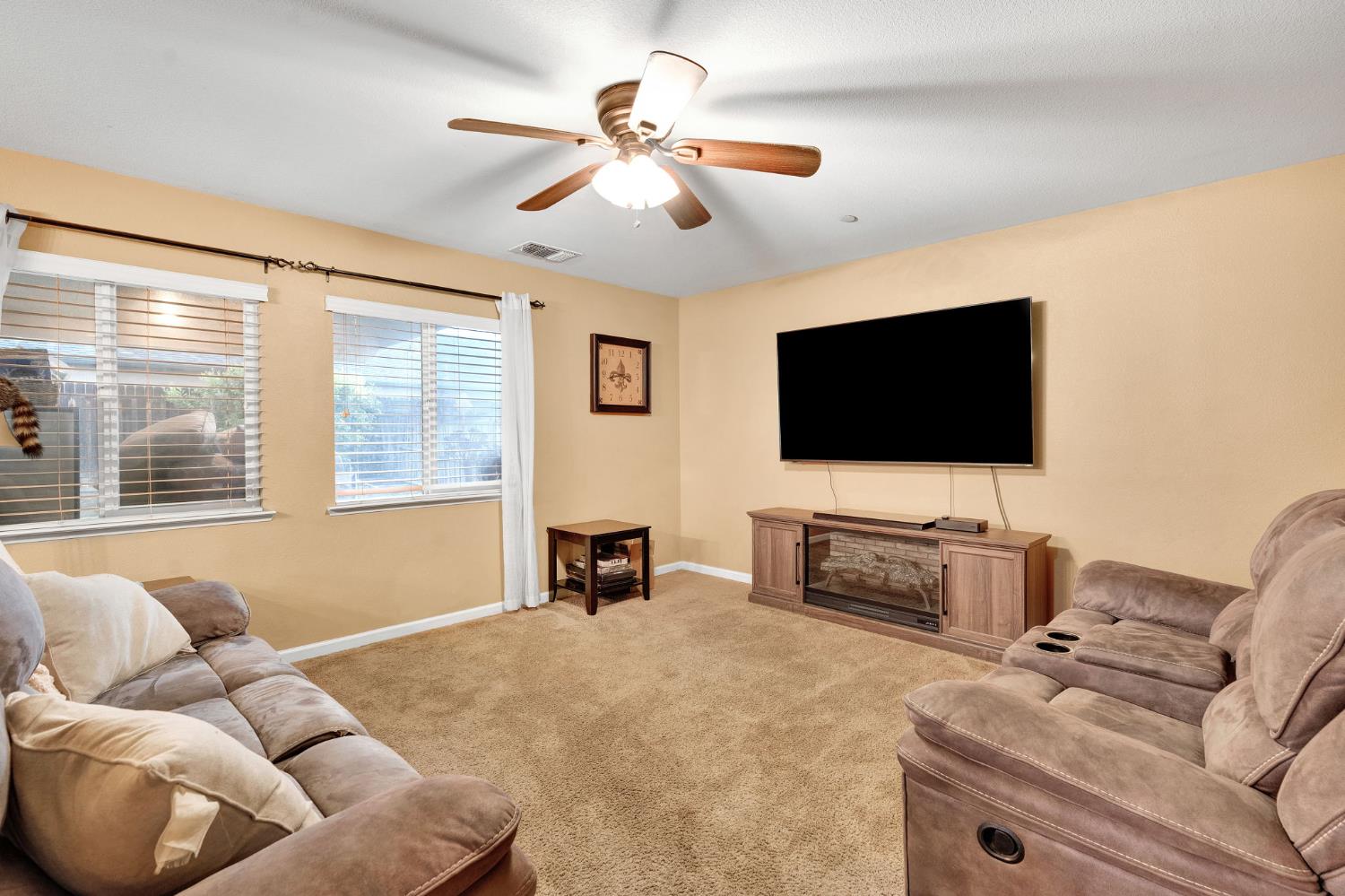 1418 Mandarin St, Madera, CA 93638