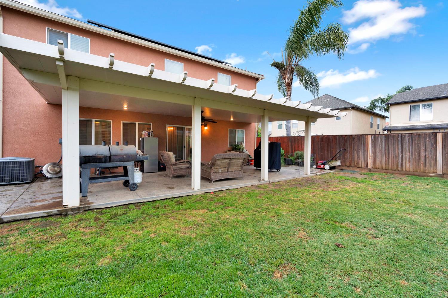 1418 Mandarin St, Madera, CA 93638