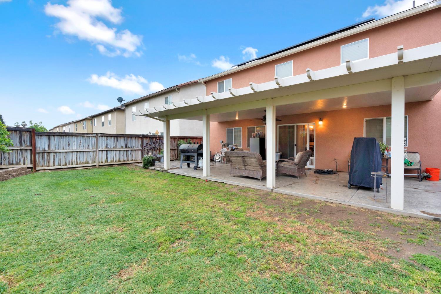 1418 Mandarin St, Madera, CA 93638