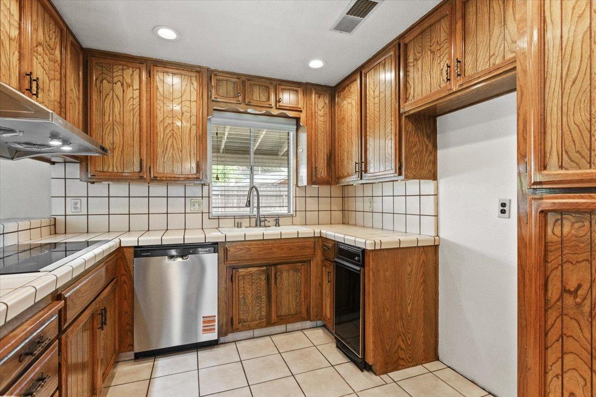 1909 Nadine Ave, Modesto, CA 95351