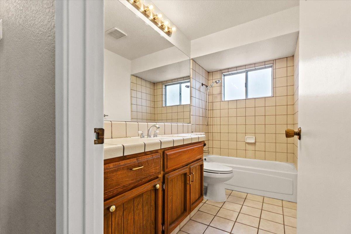 1909 Nadine Ave, Modesto, CA 95351