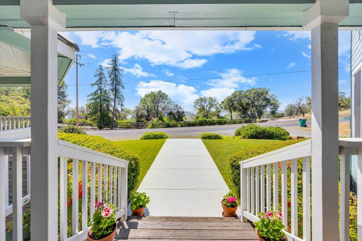 5699 Arbolada Drive, La Grange, CA 95329