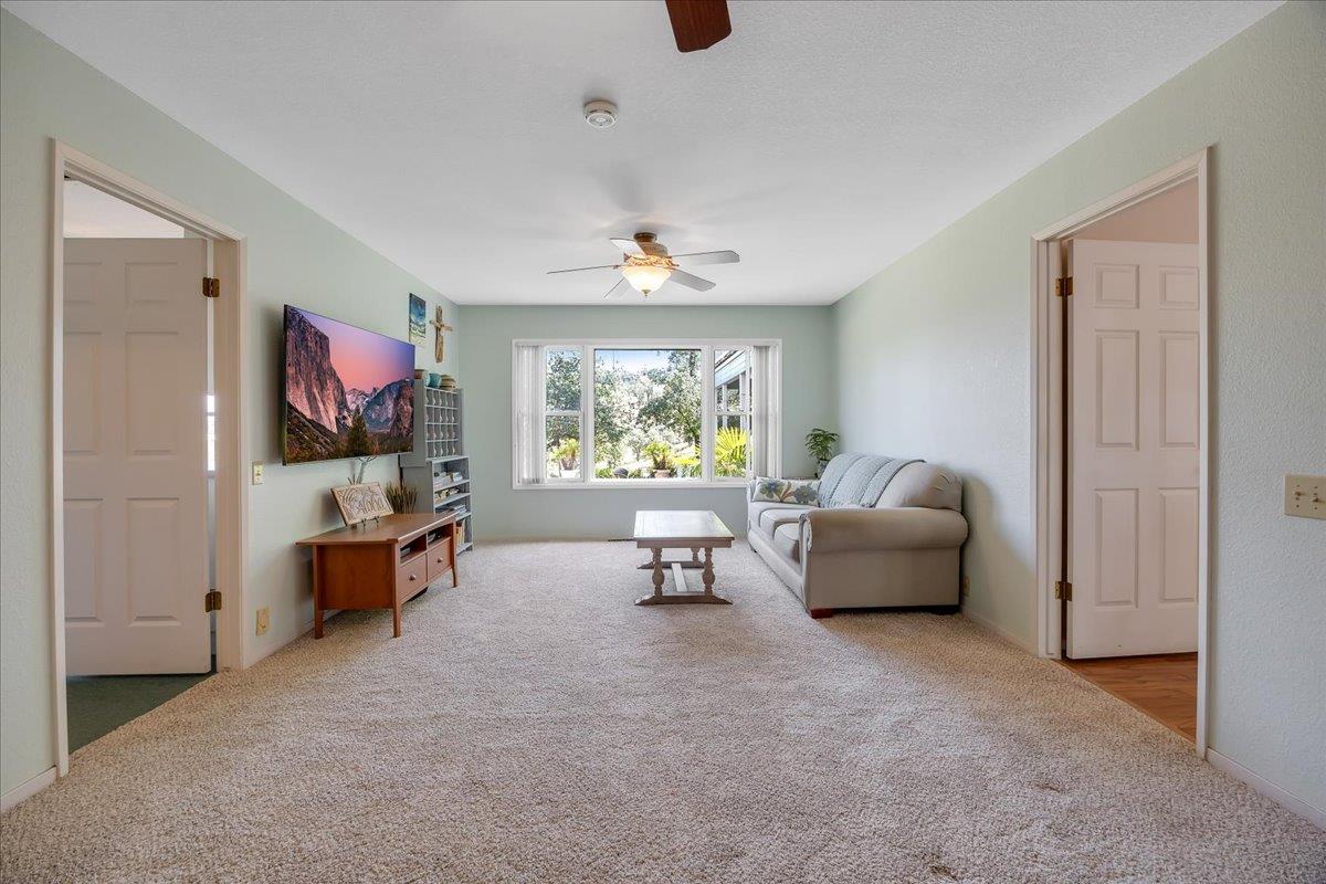 5699 Arbolada Drive, La Grange, CA 95329