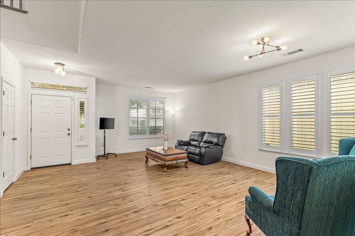 1164 Silver Brook Pl, Manteca, CA 95337