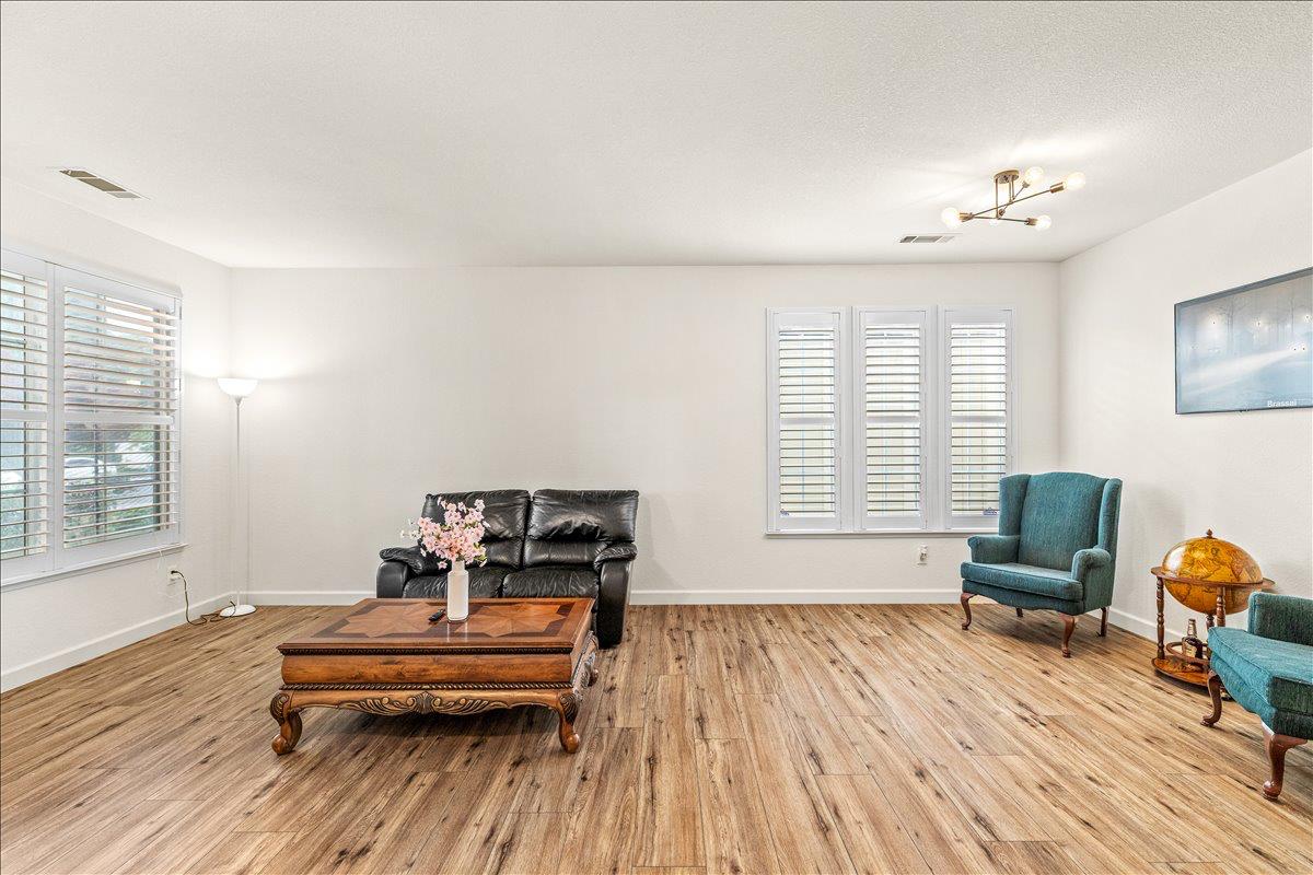 1164 Silver Brook Pl, Manteca, CA 95337