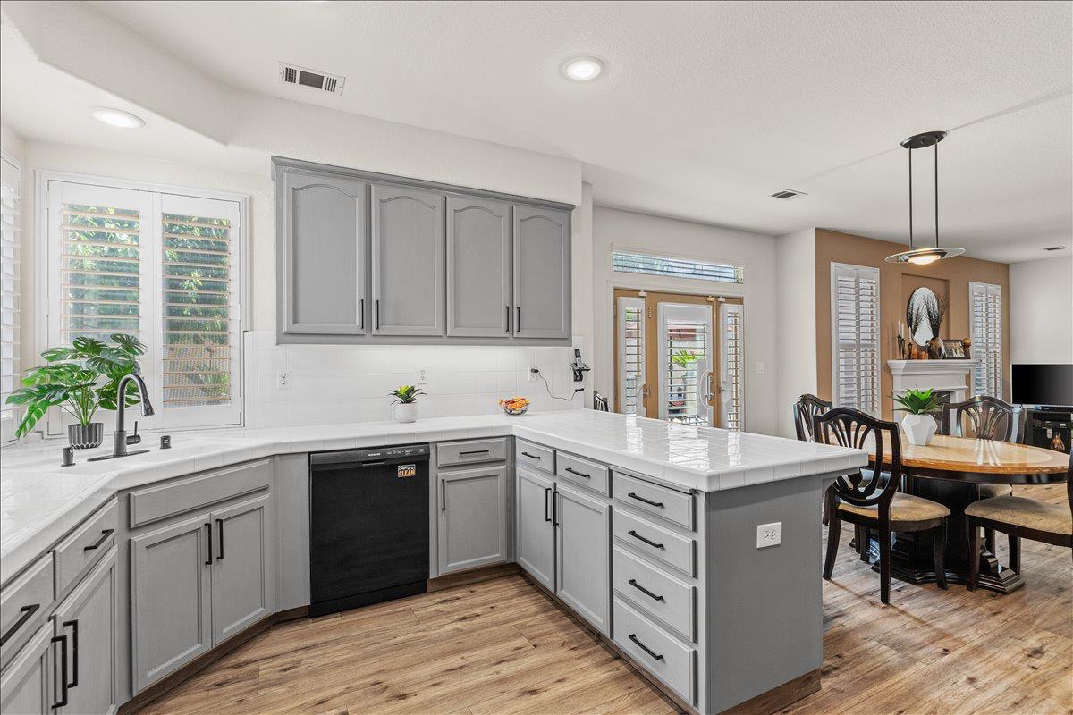 1164 Silver Brook Pl, Manteca, CA 95337