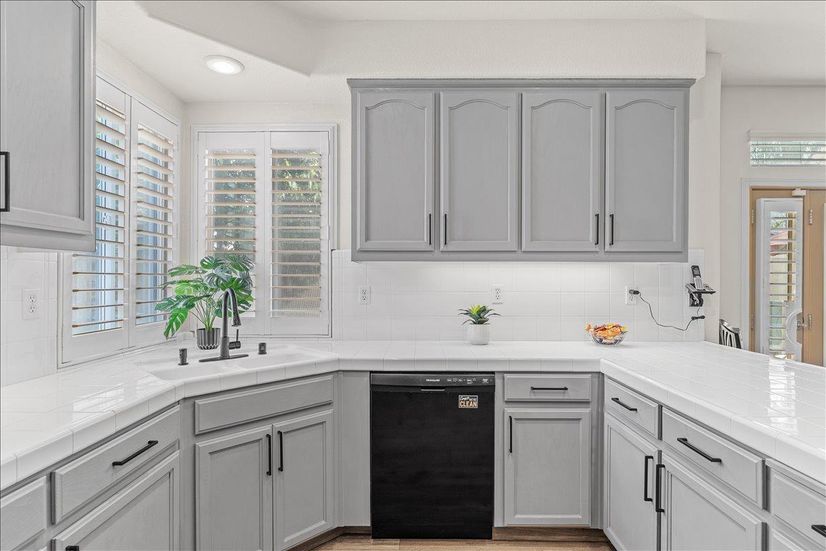 1164 Silver Brook Pl, Manteca, CA 95337