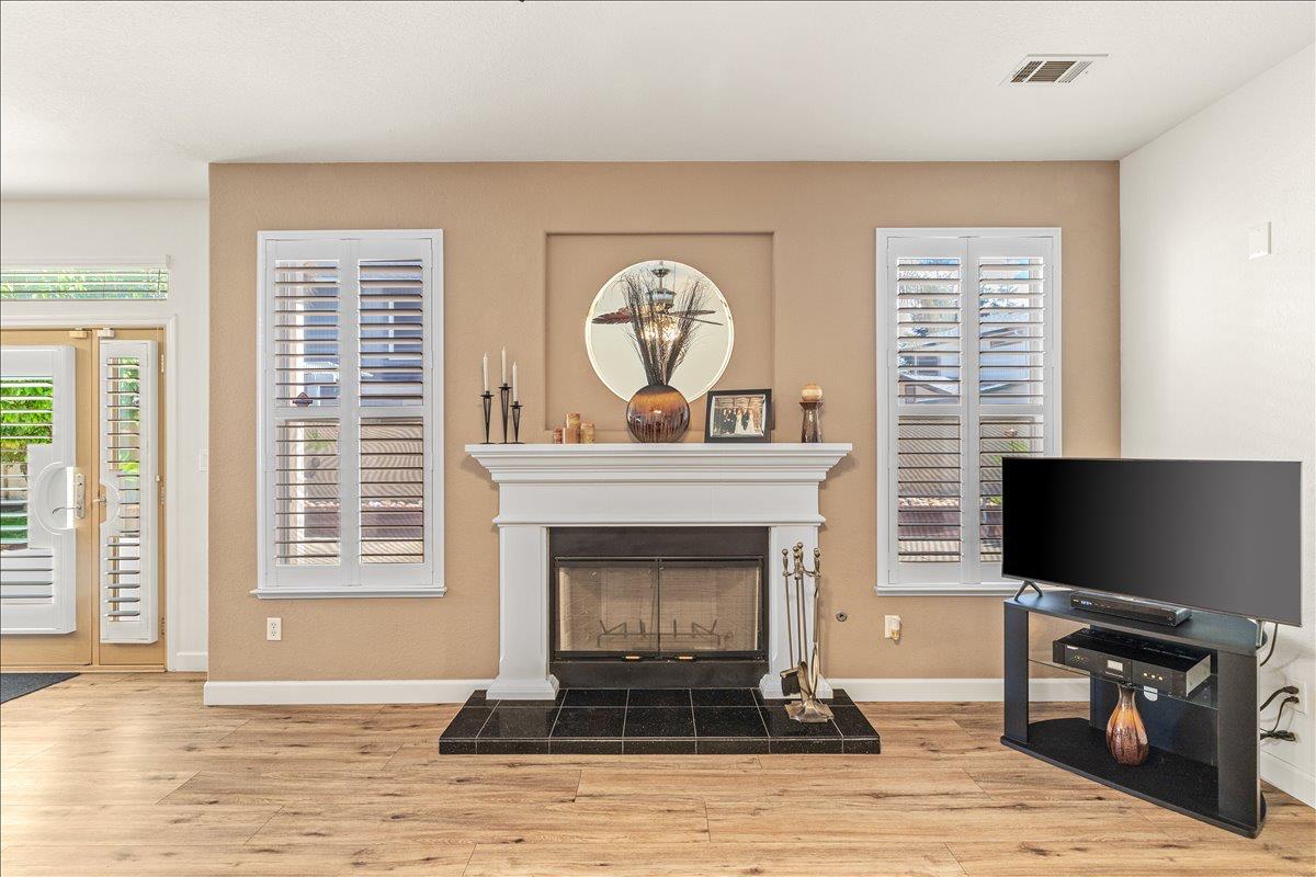 1164 Silver Brook Pl, Manteca, CA 95337