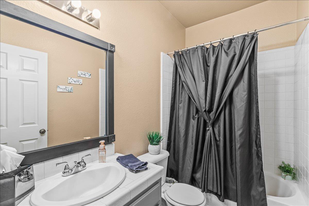 1164 Silver Brook Pl, Manteca, CA 95337