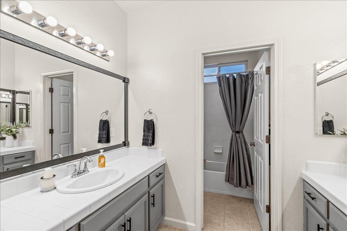 1164 Silver Brook Pl, Manteca, CA 95337