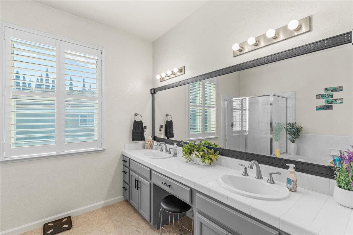 1164 Silver Brook Pl, Manteca, CA 95337