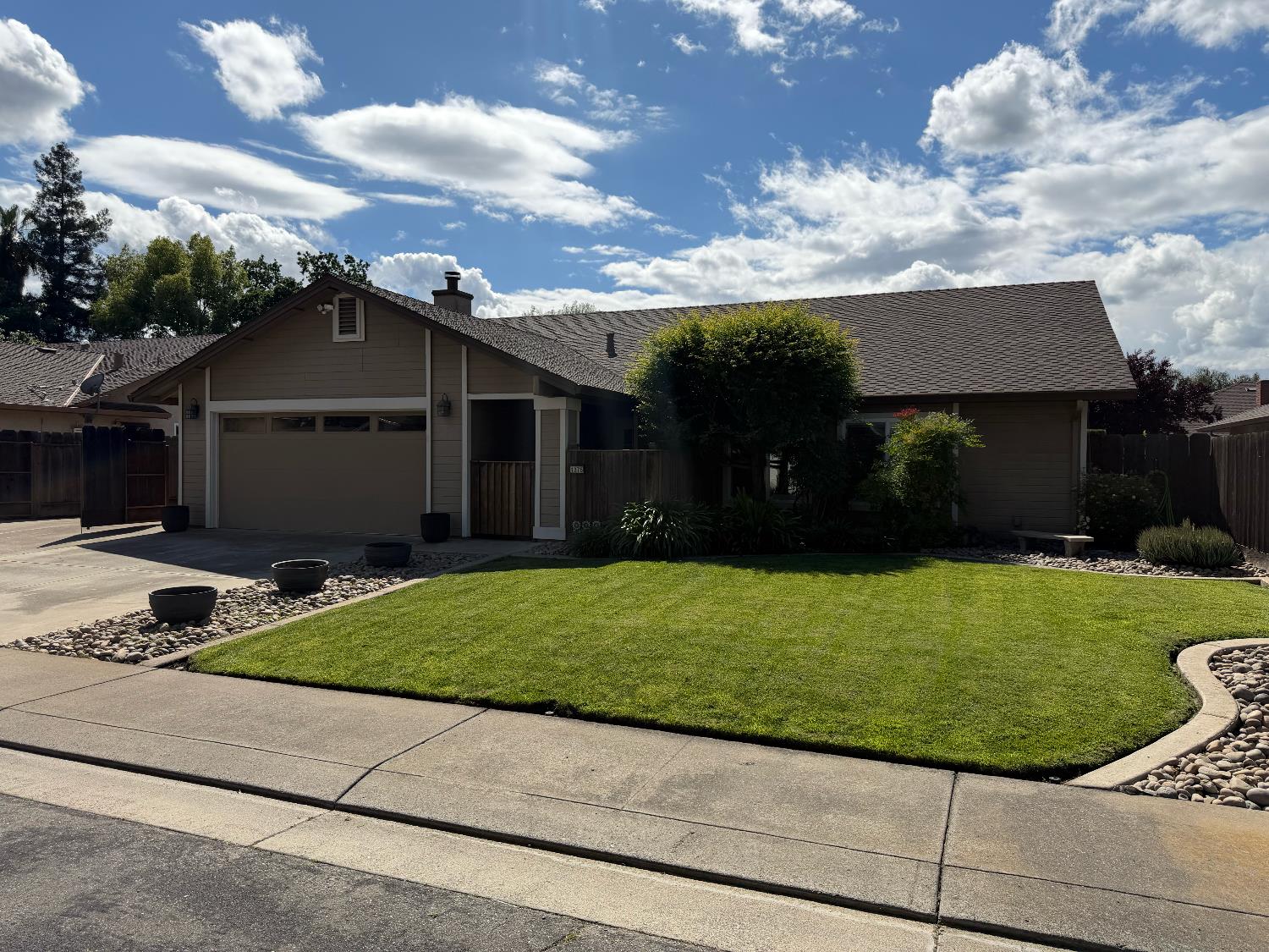 1375 Briarwood Ave, Escalon, CA 95320