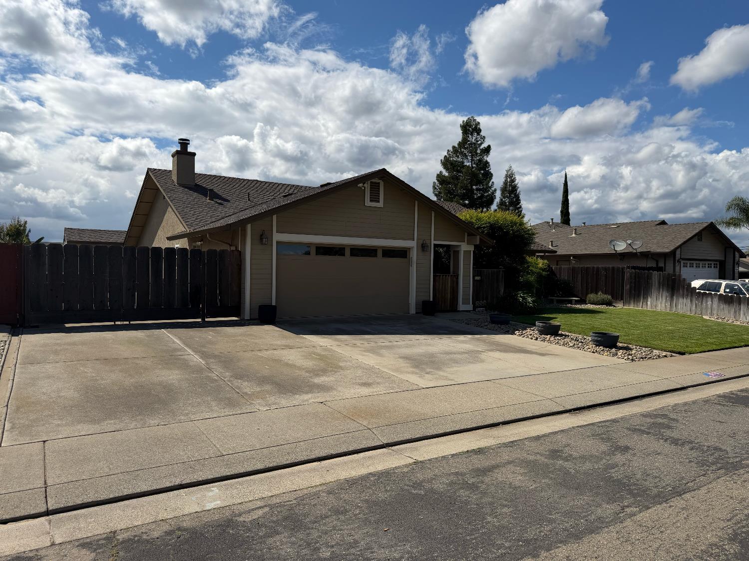 1375 Briarwood Ave, Escalon, CA 95320