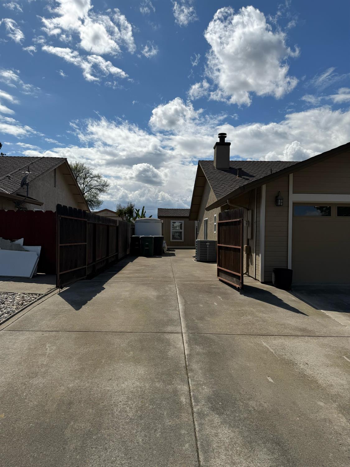 1375 Briarwood Ave, Escalon, CA 95320