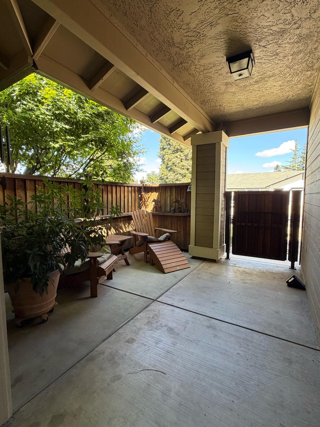 1375 Briarwood Ave, Escalon, CA 95320