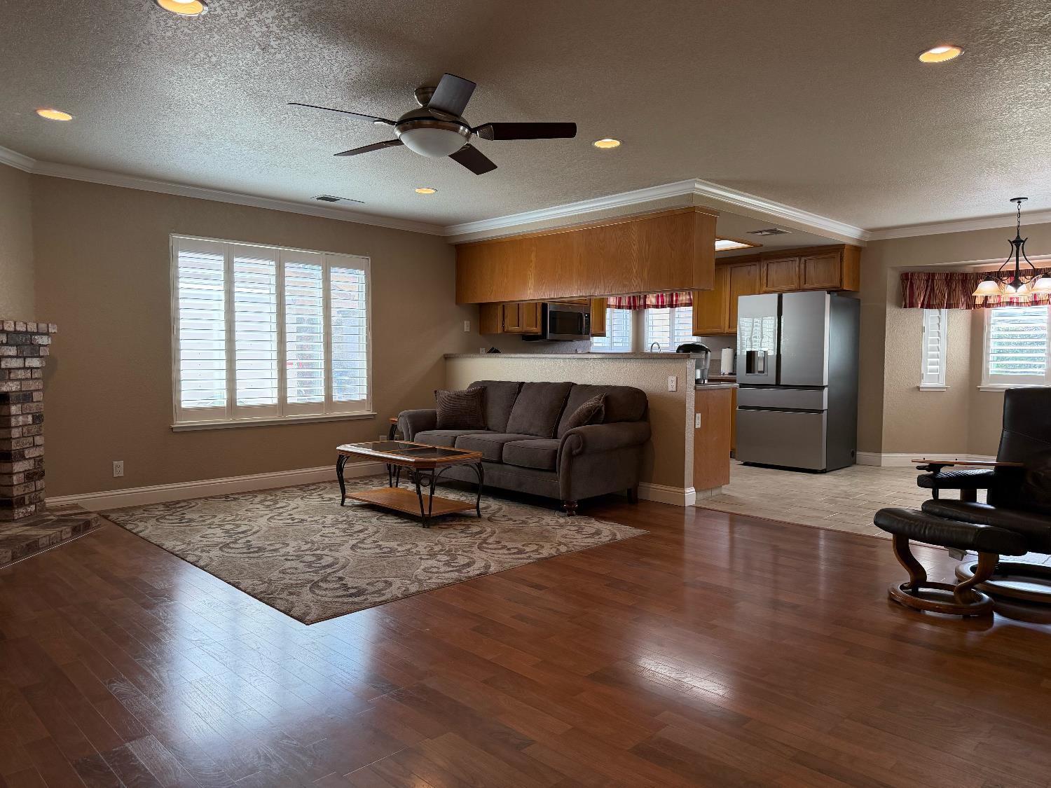 1375 Briarwood Ave, Escalon, CA 95320