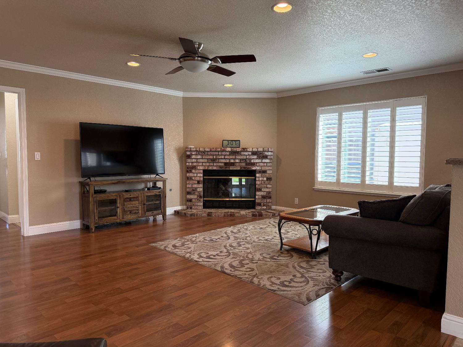 1375 Briarwood Ave, Escalon, CA 95320