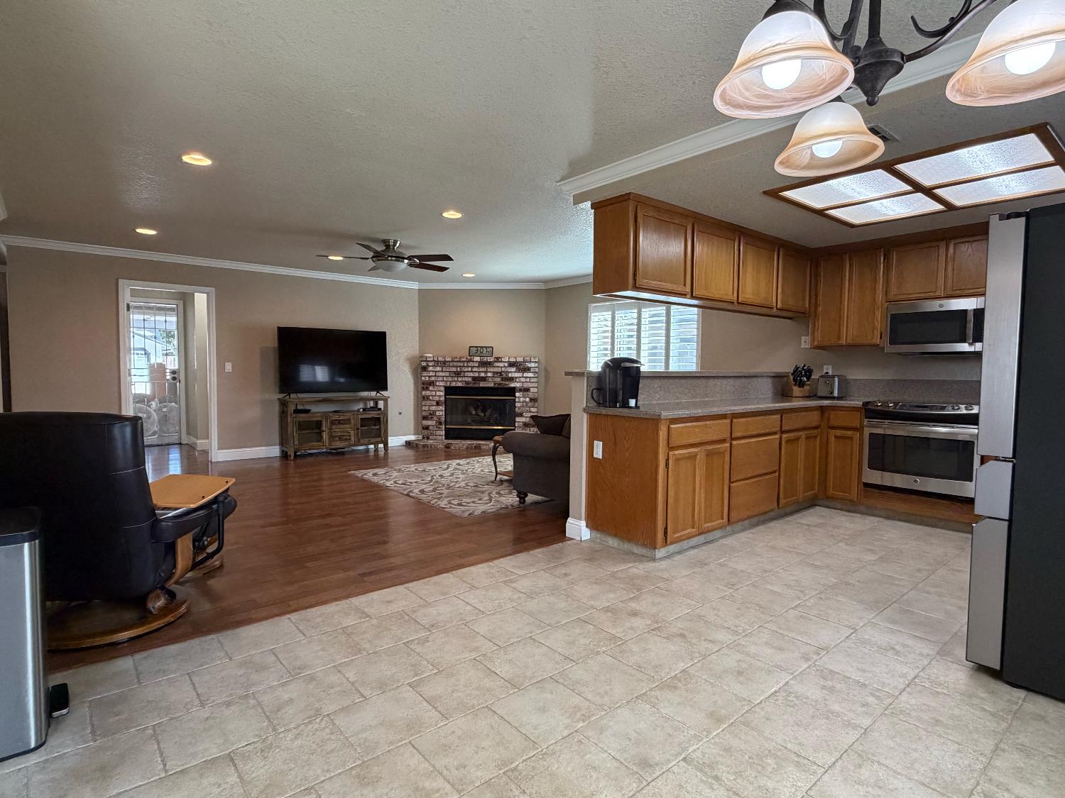 1375 Briarwood Ave, Escalon, CA 95320