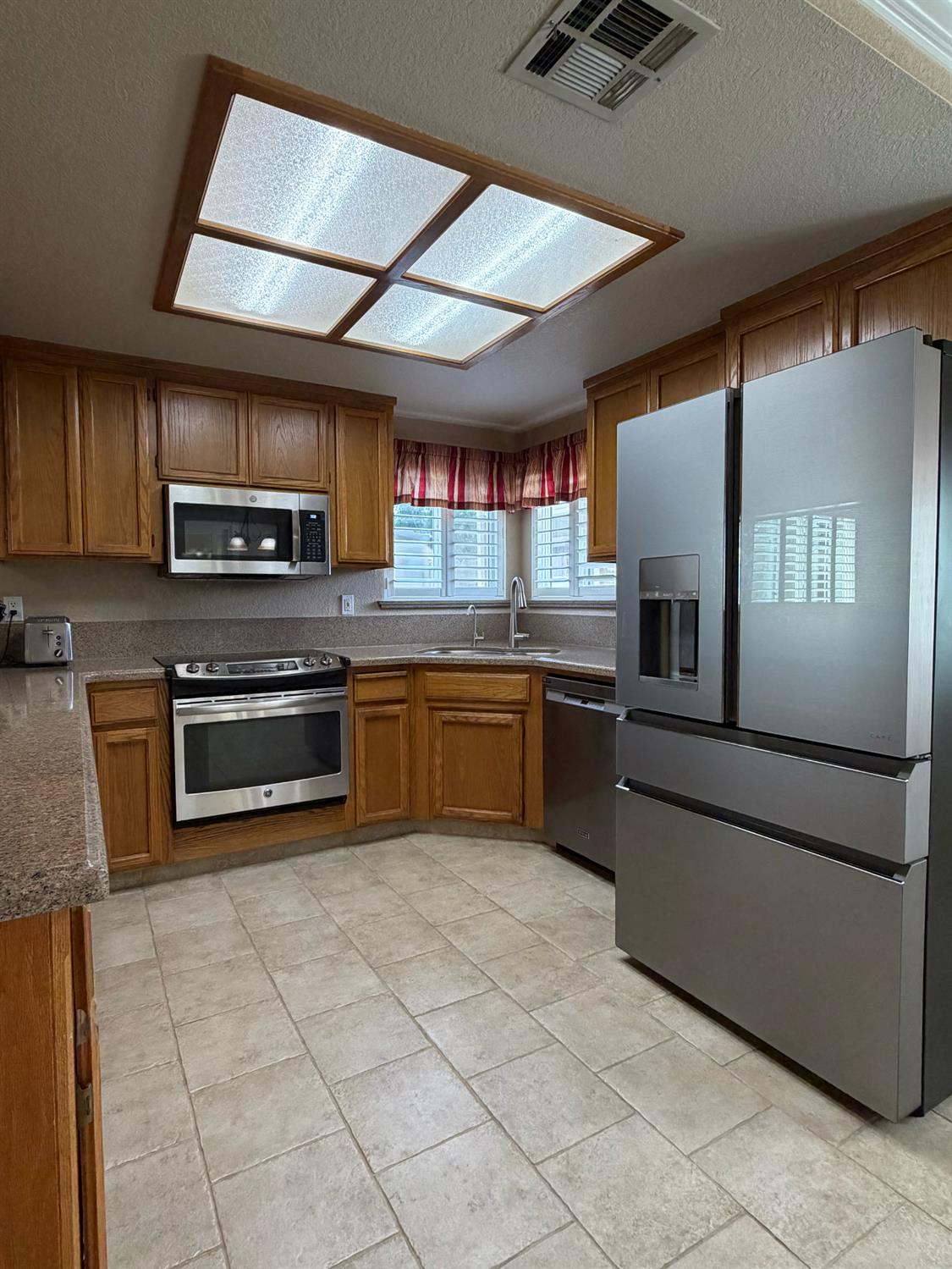 1375 Briarwood Ave, Escalon, CA 95320