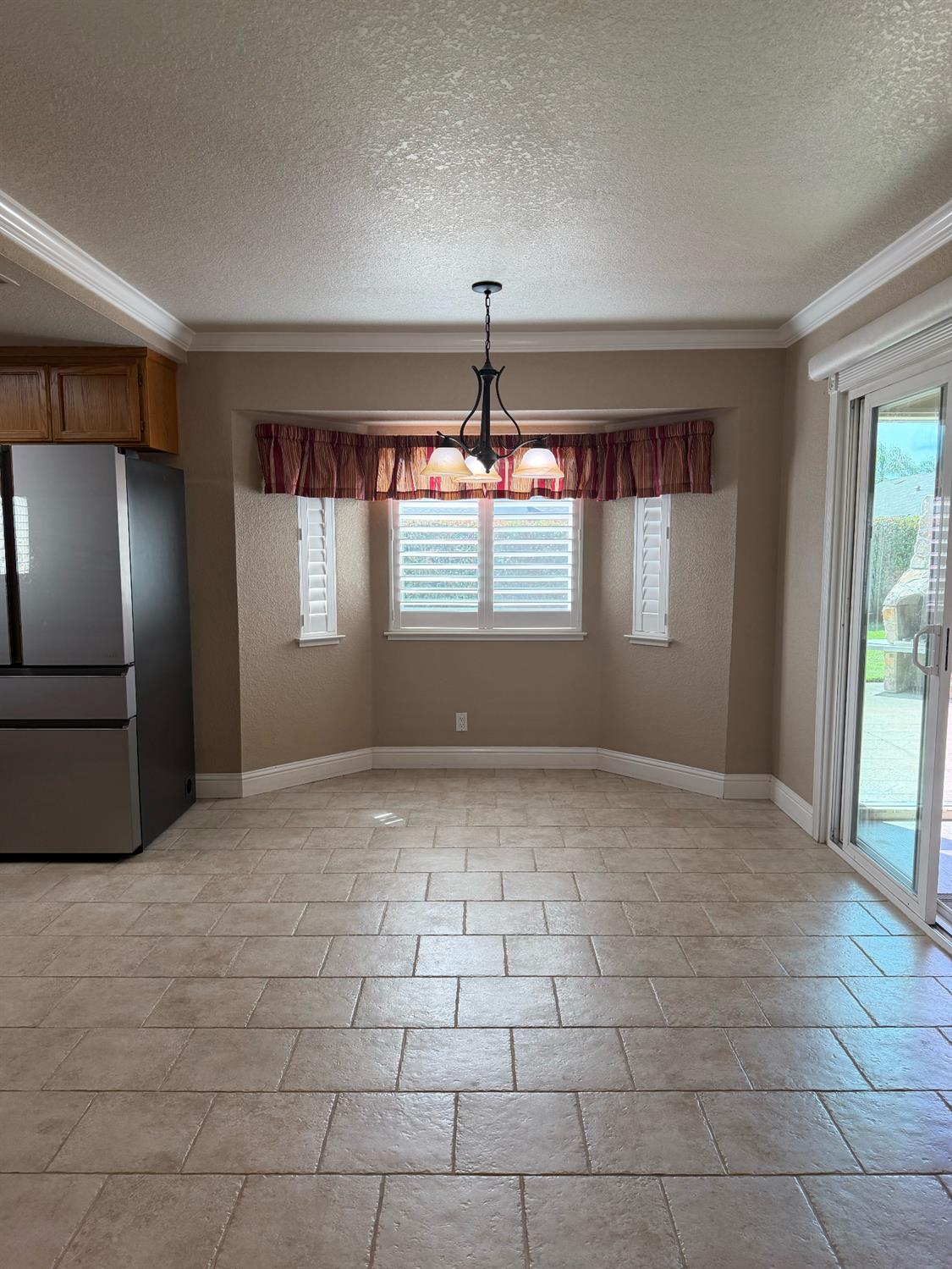 1375 Briarwood Ave, Escalon, CA 95320