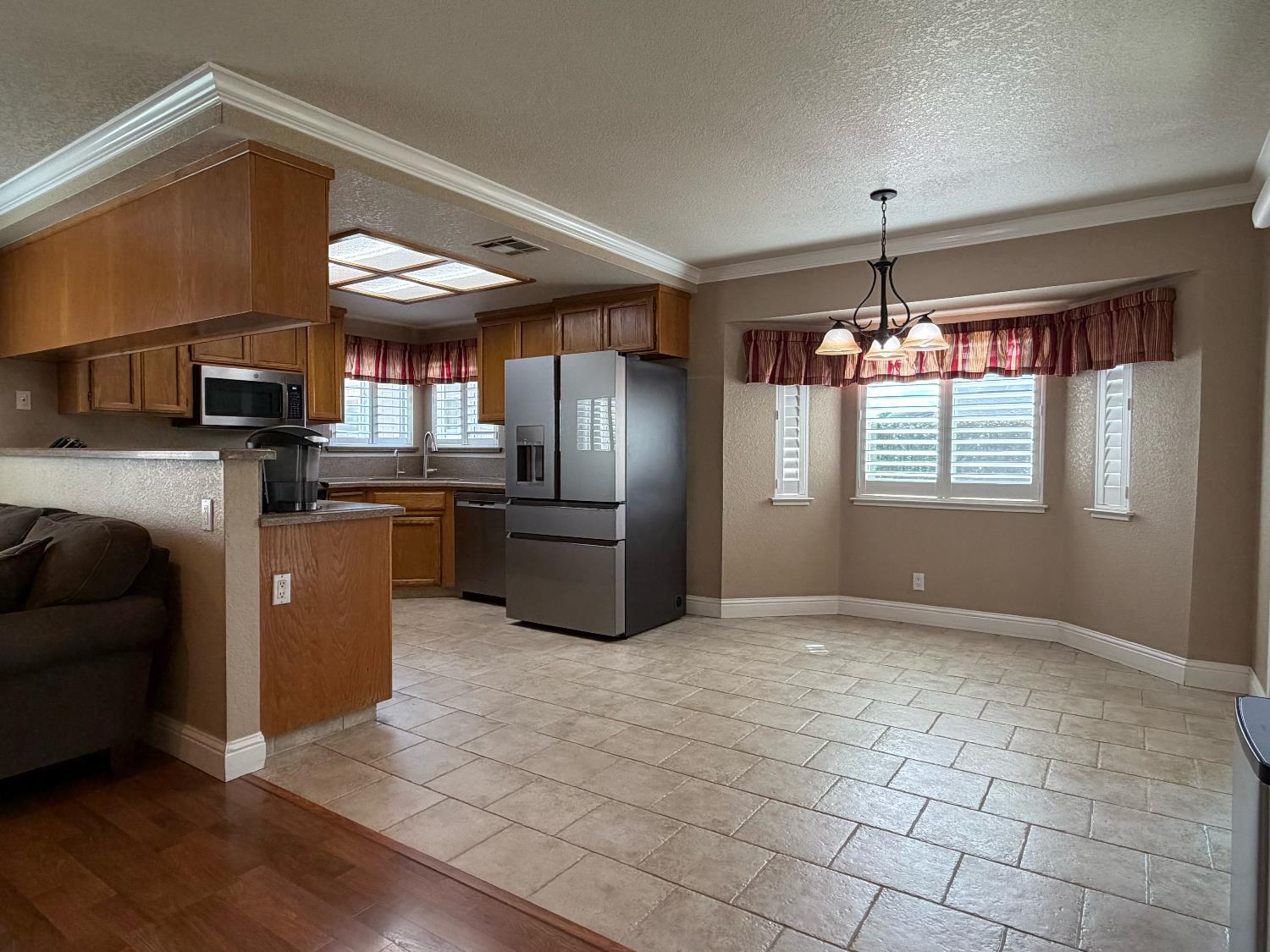 1375 Briarwood Ave, Escalon, CA 95320