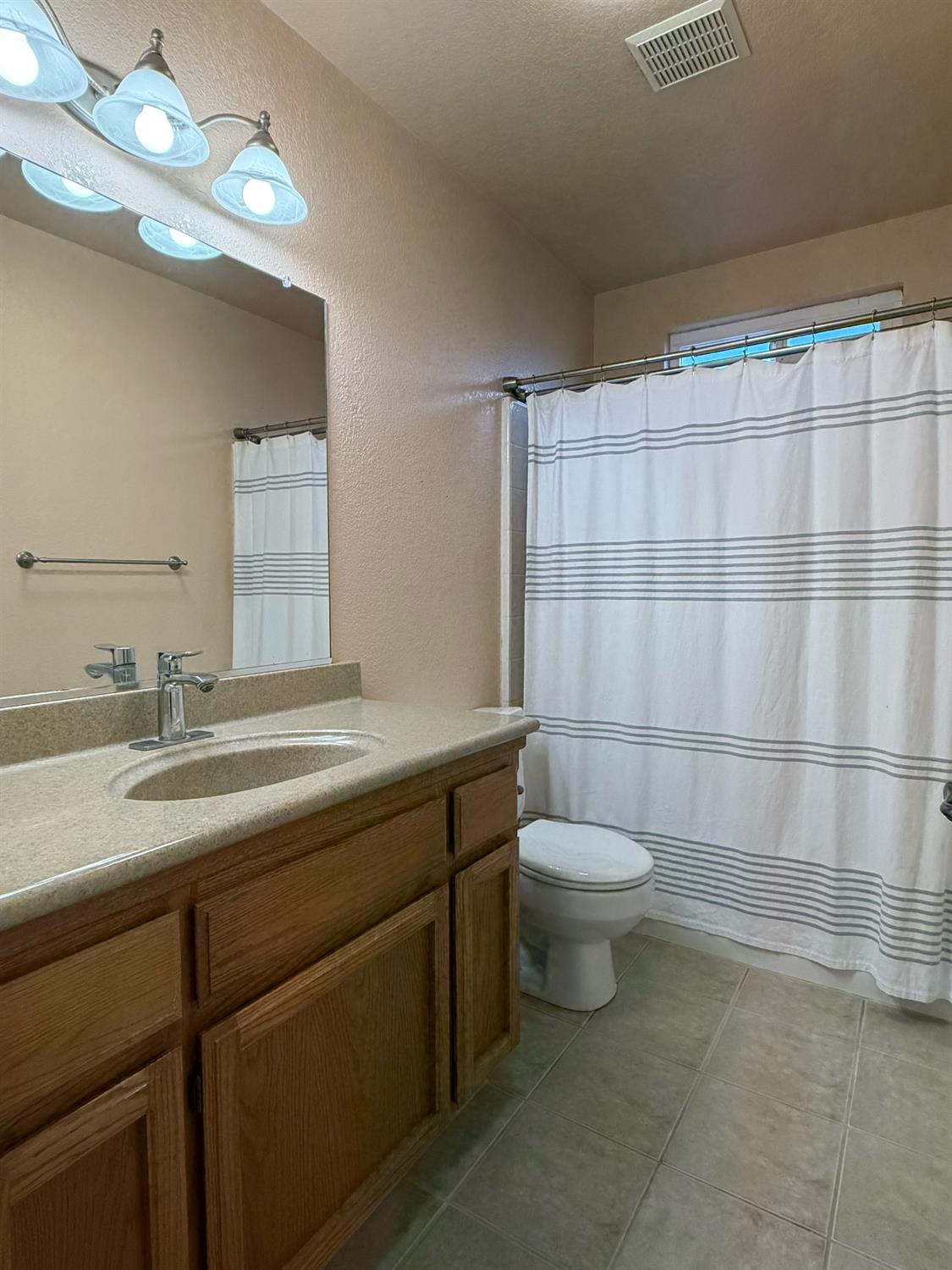 1375 Briarwood Ave, Escalon, CA 95320