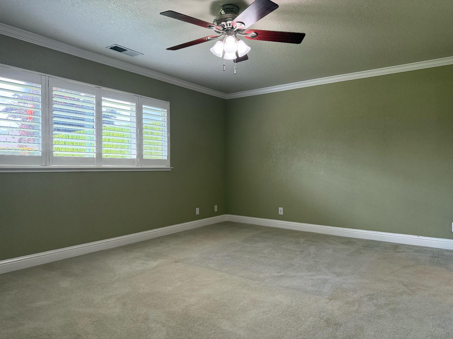 1375 Briarwood Ave, Escalon, CA 95320