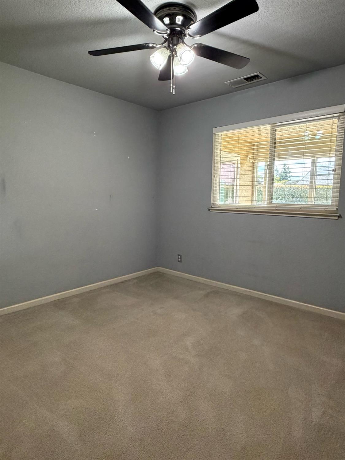 1375 Briarwood Ave, Escalon, CA 95320