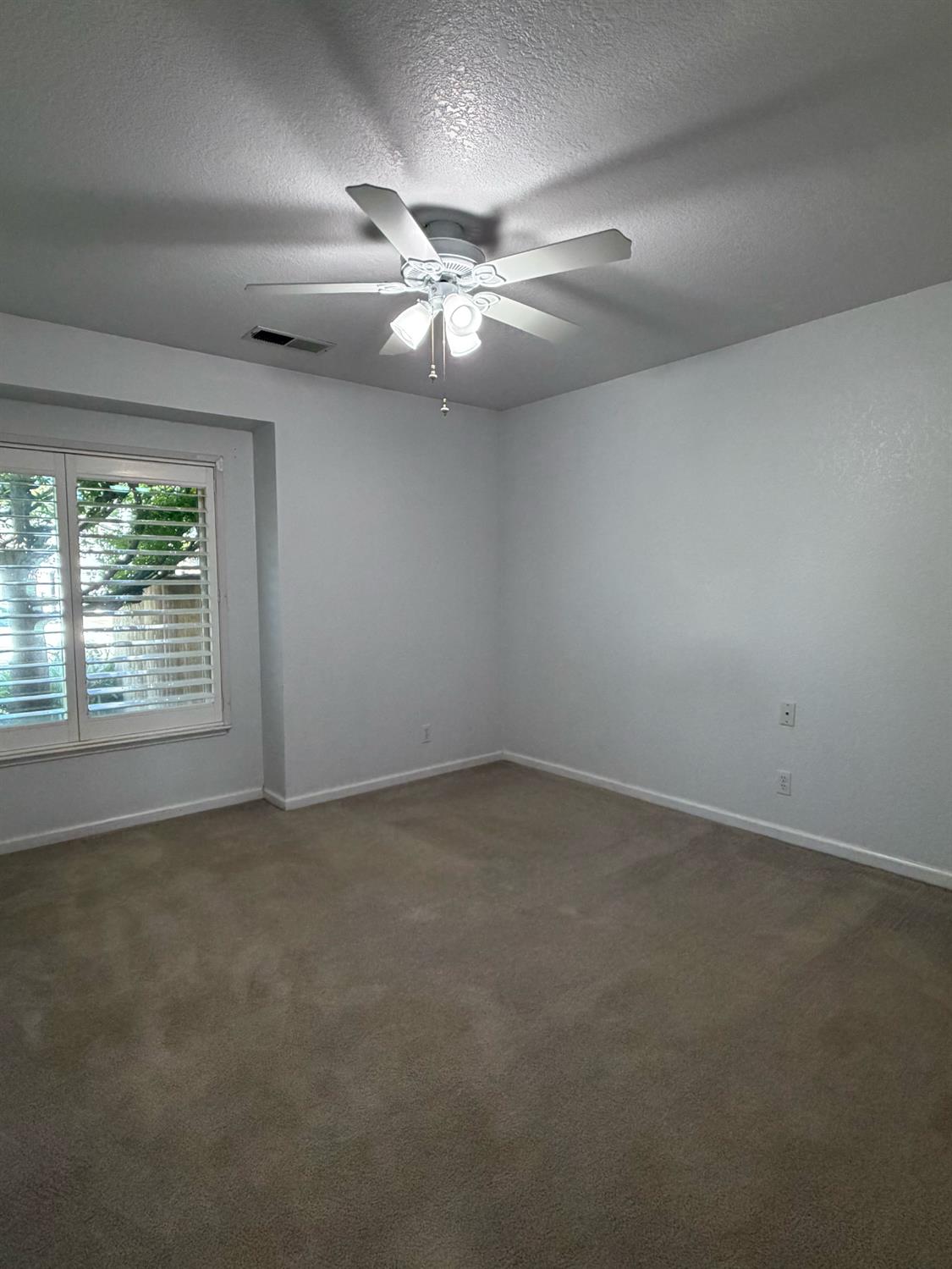 1375 Briarwood Ave, Escalon, CA 95320