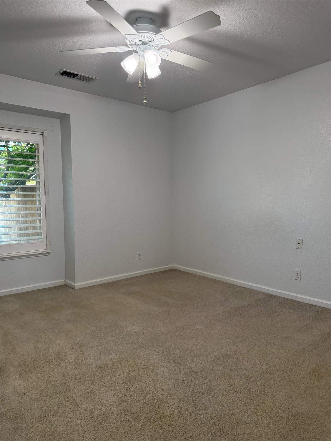 1375 Briarwood Ave, Escalon, CA 95320