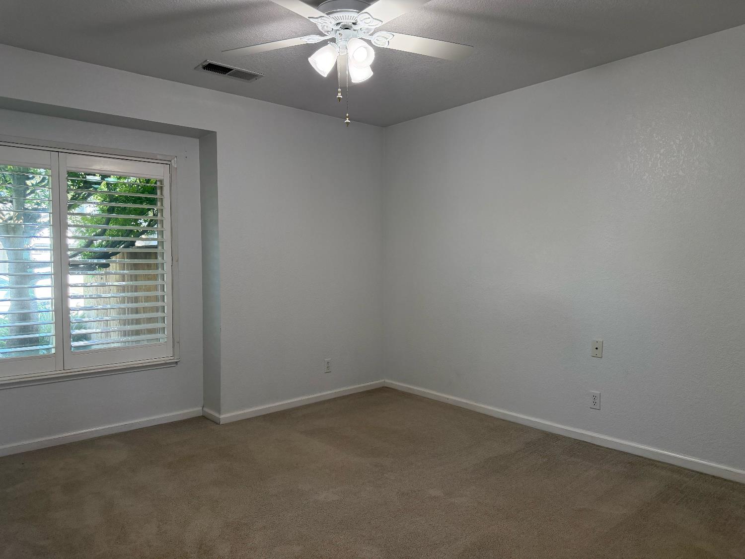 1375 Briarwood Ave, Escalon, CA 95320