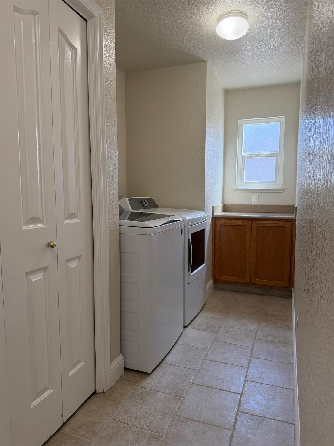 1375 Briarwood Ave, Escalon, CA 95320