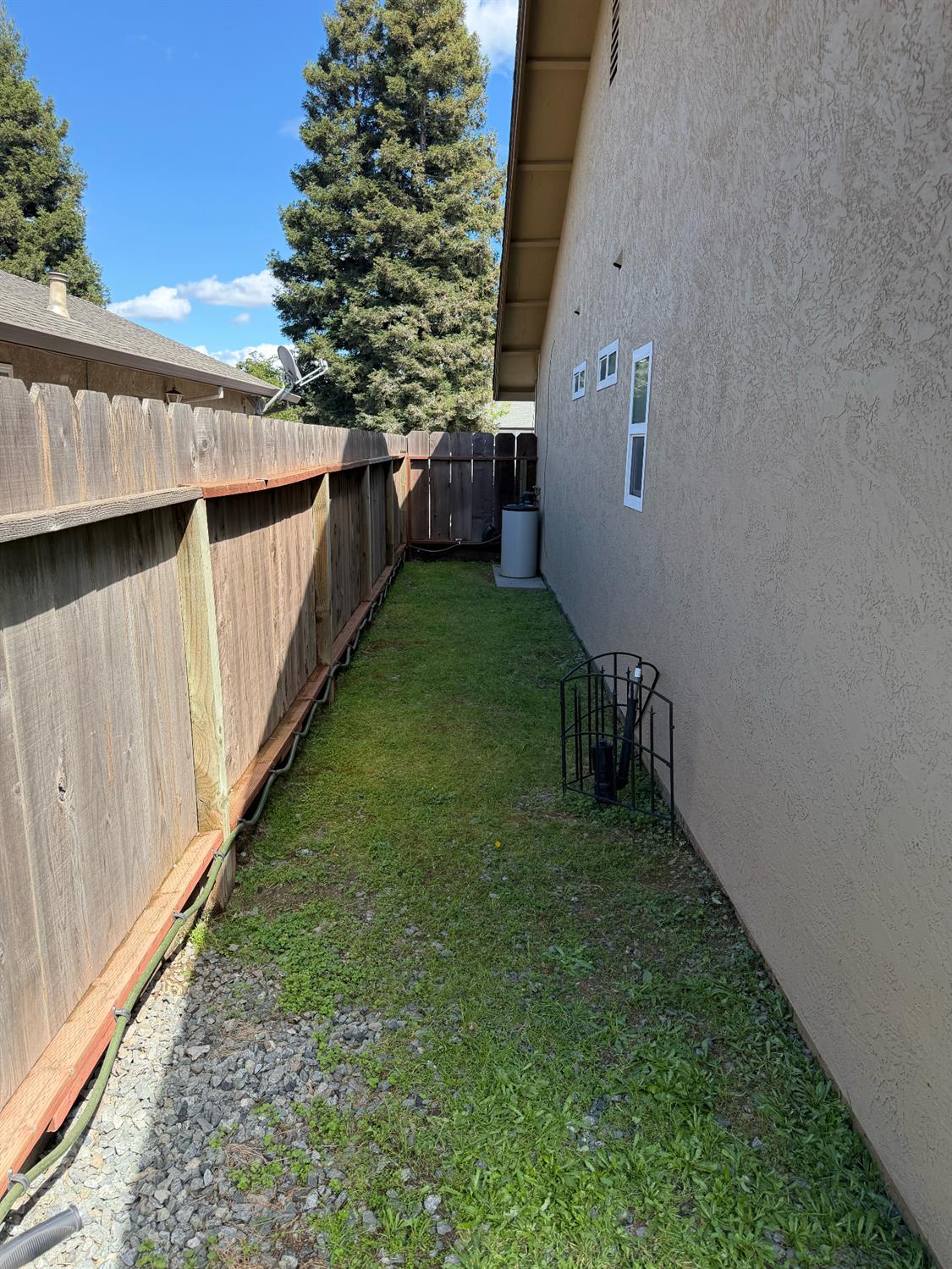 1375 Briarwood Ave, Escalon, CA 95320