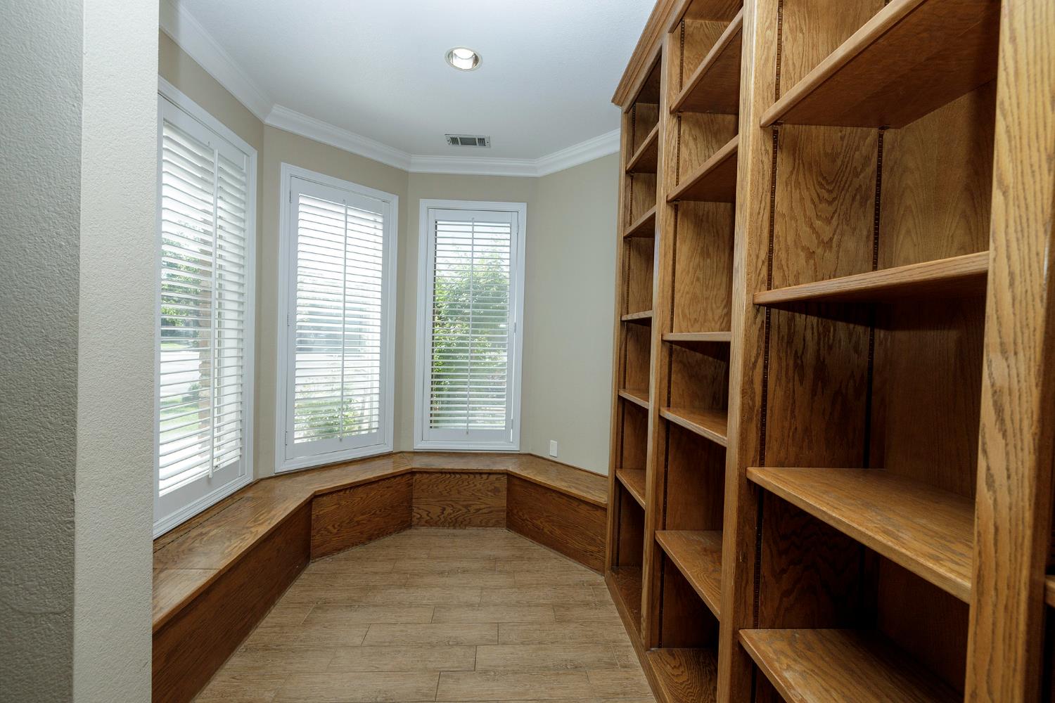 2708 Lake Front Ct, Modesto, CA 95355