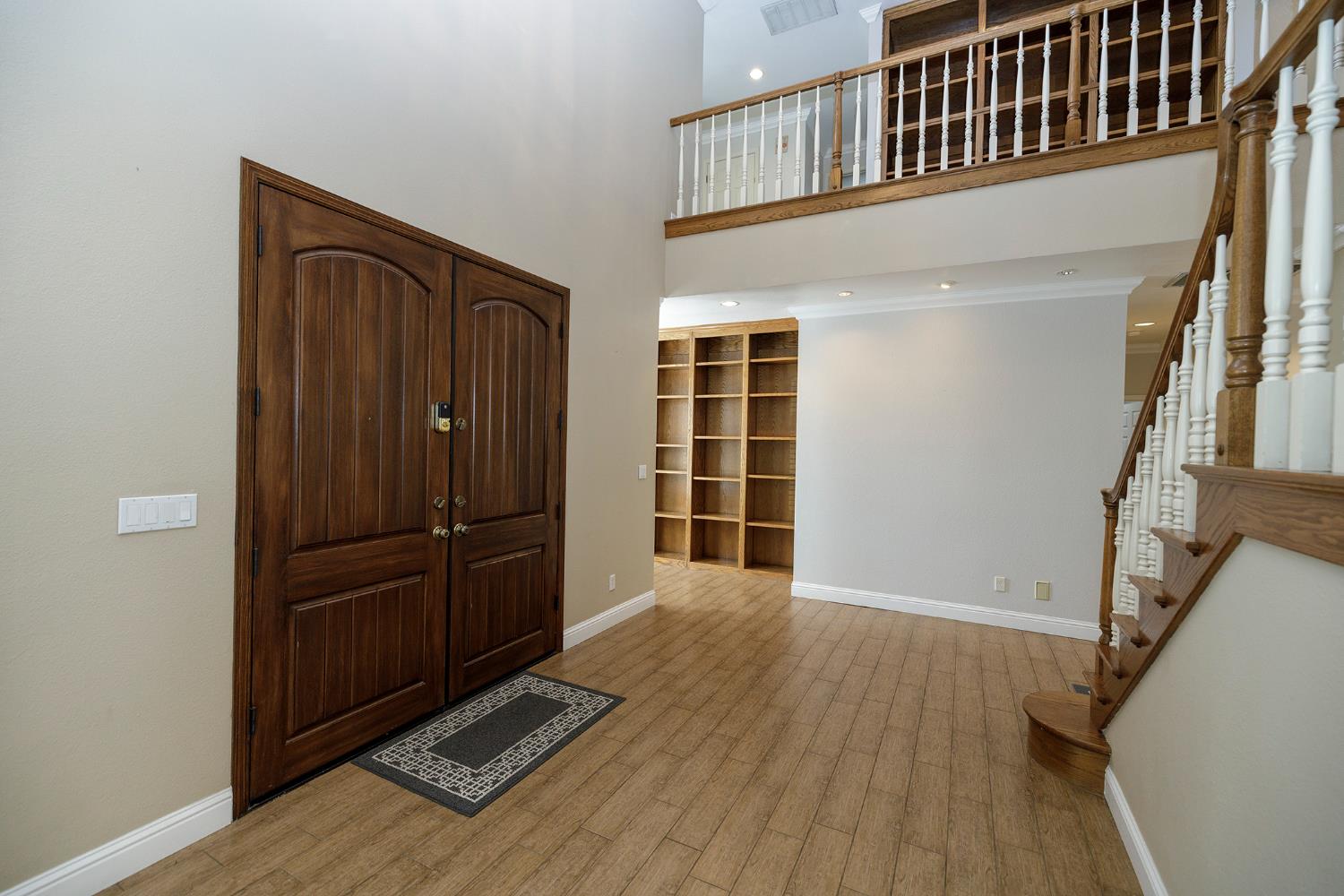 2708 Lake Front Ct, Modesto, CA 95355